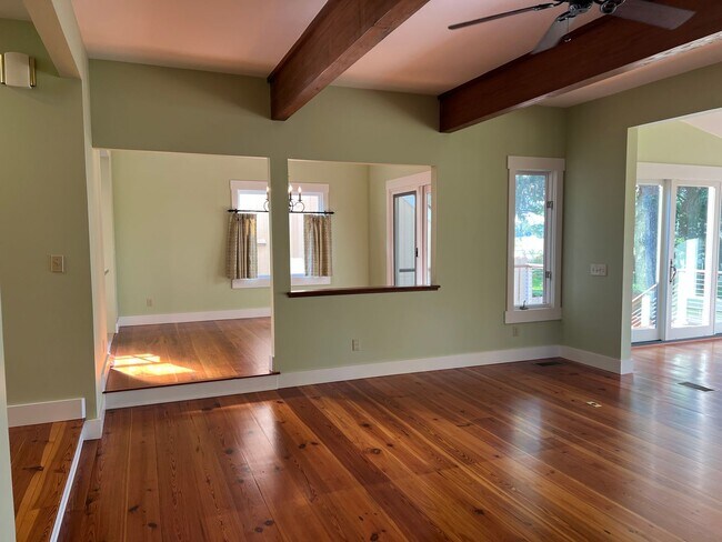 Building Photo - Gorgeous Marsh Views in Moss Creek!