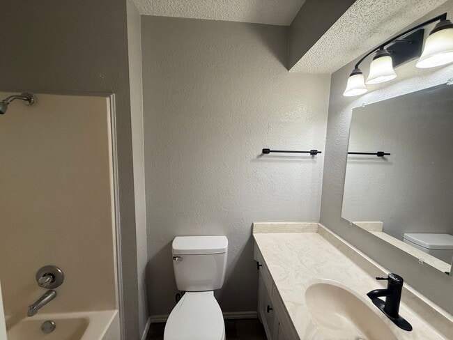 Building Photo - 5556 93rd St