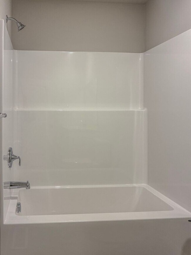 Building Photo - New Townhome 3 Bedroom Available now in Smith Creek Neighborhood