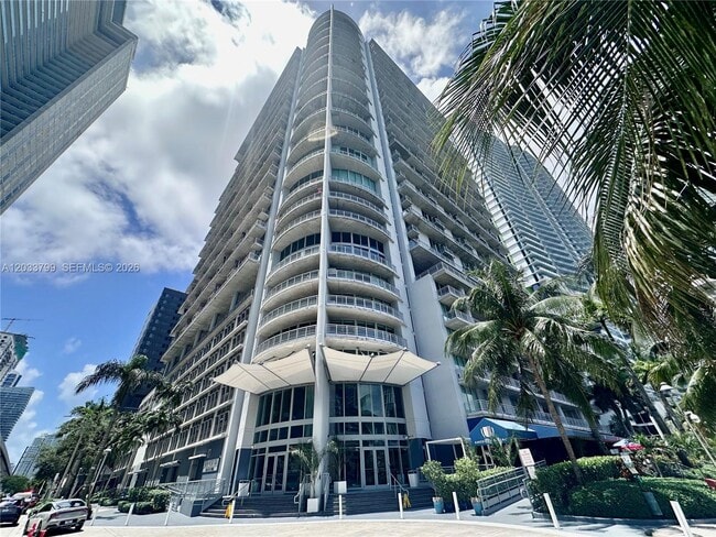 Building Photo - 690 SW 1st Ct