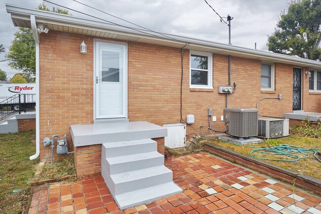 Building Photo - NOW AVAILABLE!!** Beautiful One-Bedroom at...