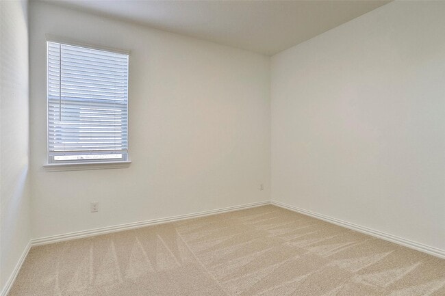 Building Photo - Cute Newer 4-2-2 N Ft. Worth