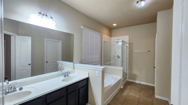 Building Photo - 26939 Glacier Creek Dr