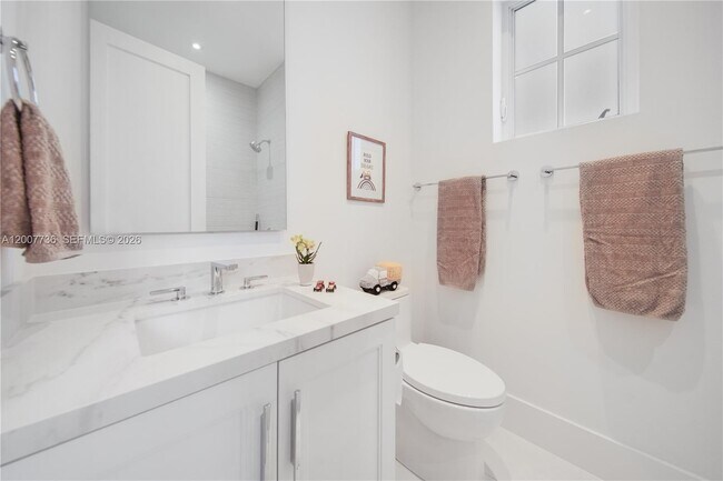 Building Photo - 6901 Veronese St