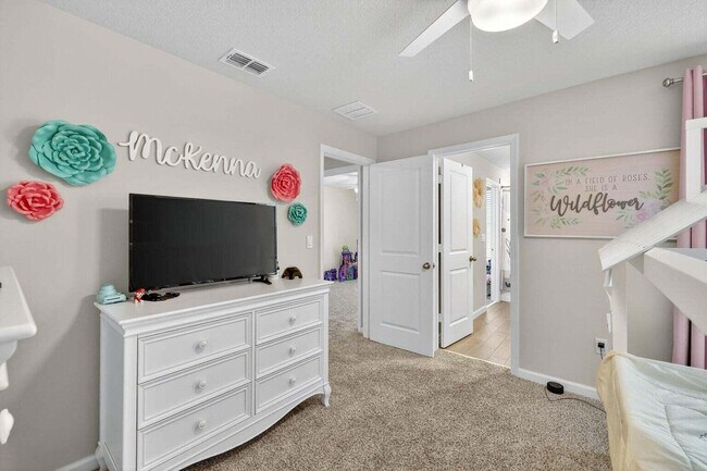 Building Photo - 5652 SE Edgewater Cir