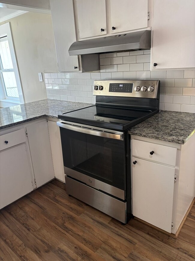 Building Photo - Cute Updated Home in Newberg