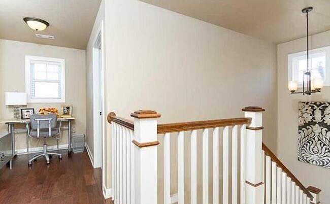 Building Photo - 2590 E Carnation Ct