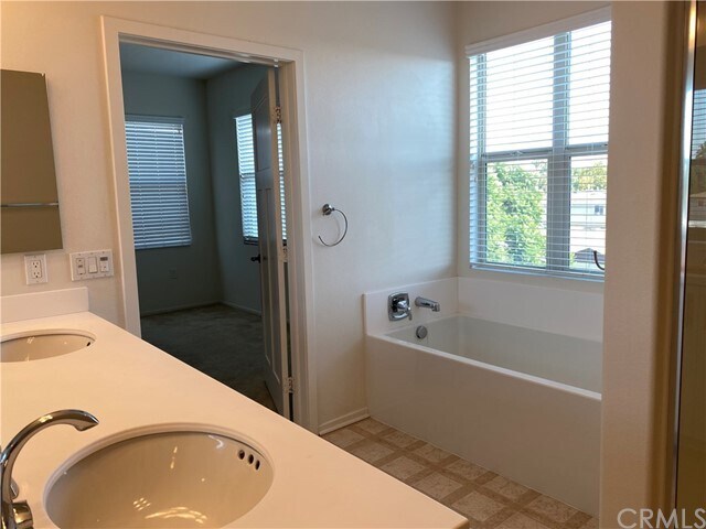 Building Photo - 524 S Anaheim Blvd