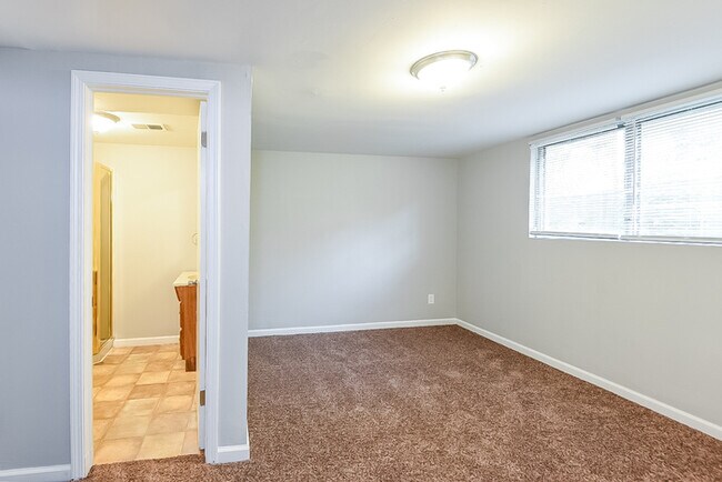 Building Photo - Spacious 4-Bedroom Home in Independence, MO