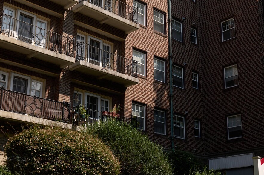 Building Photo - Greenwood Terrace