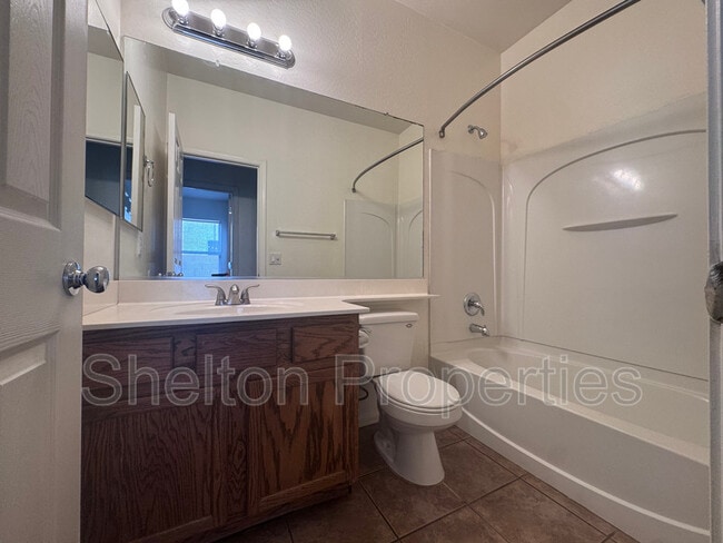 Building Photo - 2047 S Starling Dr