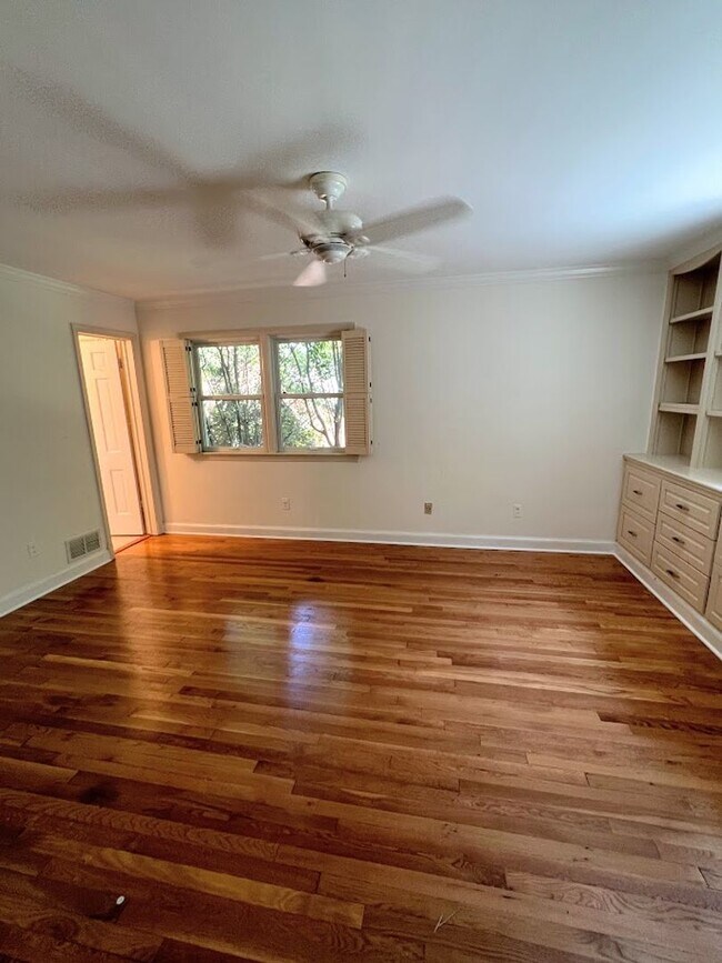 Building Photo - Berkley Stunner
