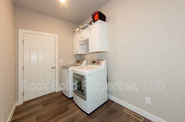 Building Photo - 1638 Elsie Jean Trl