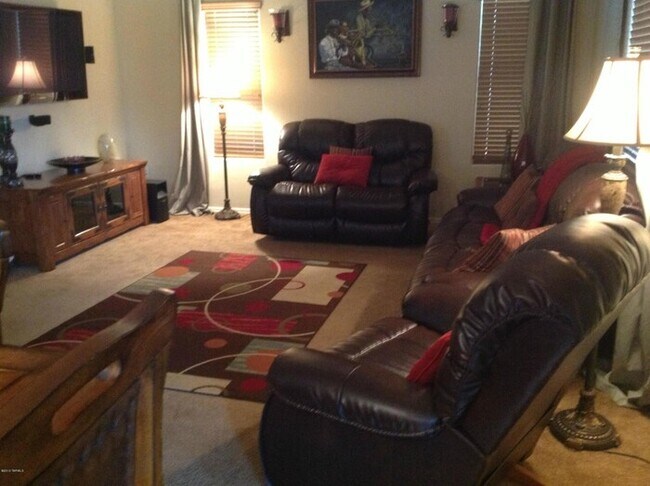 Building Photo - Spacious Rita Ranch Home with Modern Comforts & Community Perks!