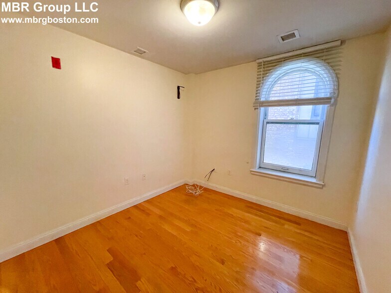 504 - 95 Westland Ave