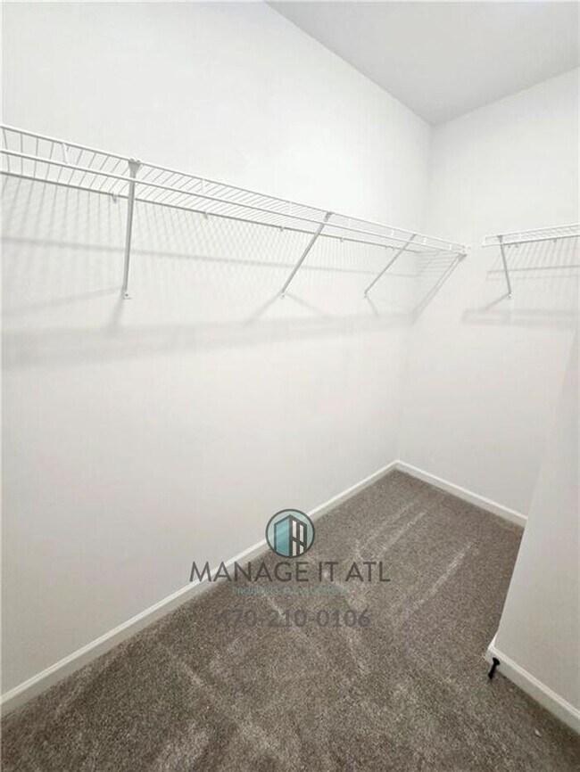 Building Photo - Beautiful End-Unit three-story townhome in Tucker