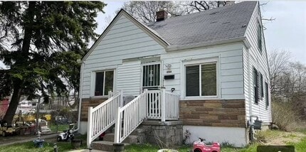 Building Photo - 18622 Lamont St