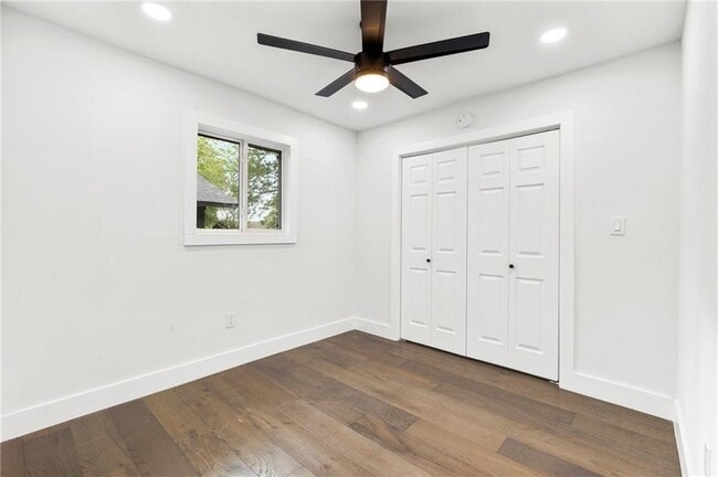Building Photo - 1605 Rutland Dr