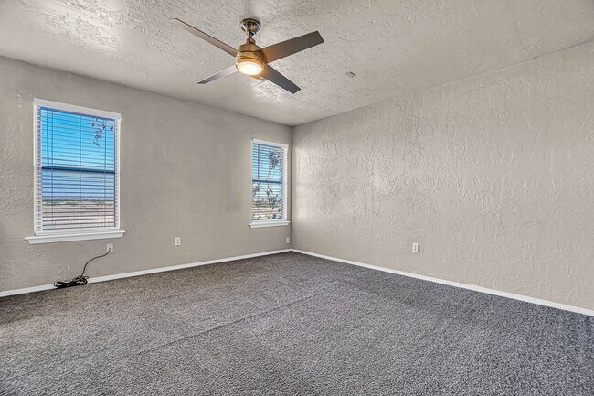 Building Photo - 4028 NW Ozmun Ave