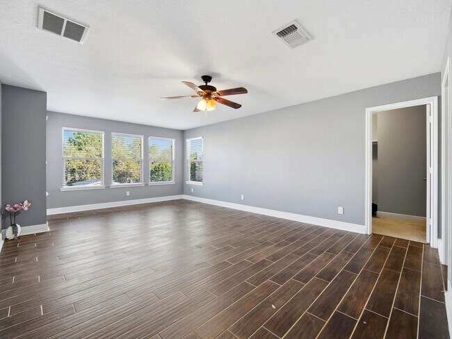 Building Photo - 4431 Oak Roset