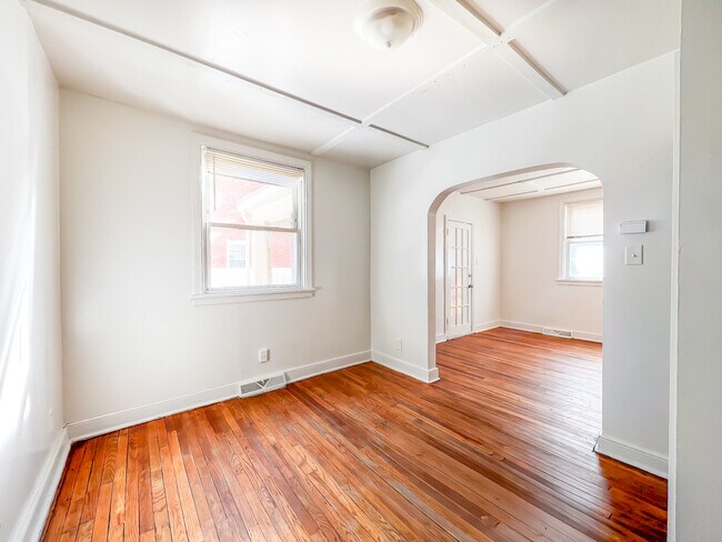 Building Photo - 1113 Evergreen Ave