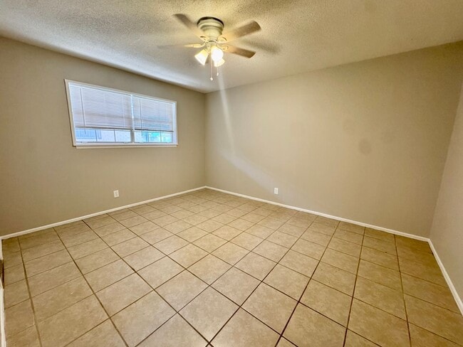 Building Photo - Unbelievable location! Available Today!