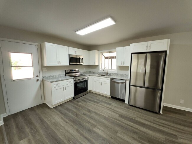 Building Photo - 5370 Longmeadow Ln