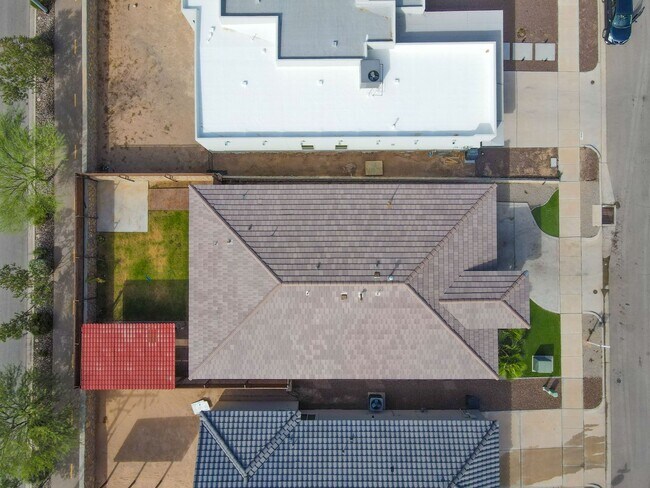 Building Photo - Beautiful East side House with 4 bed-2 baths