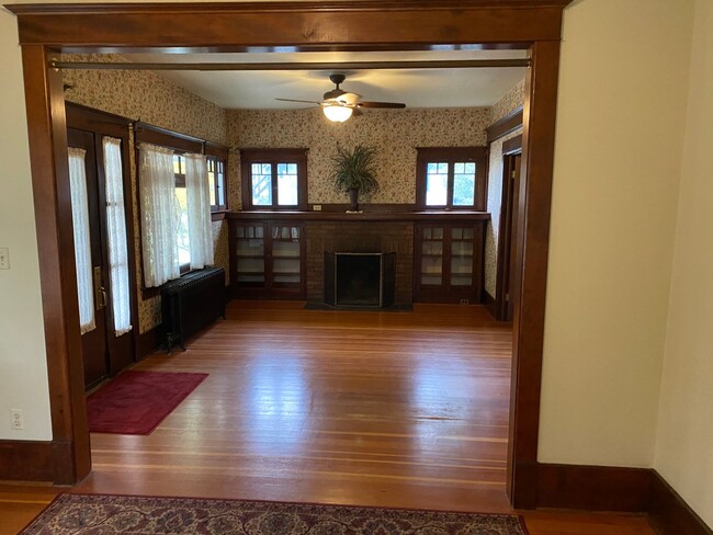 Building Photo - Stunning home in Downtown Longmont