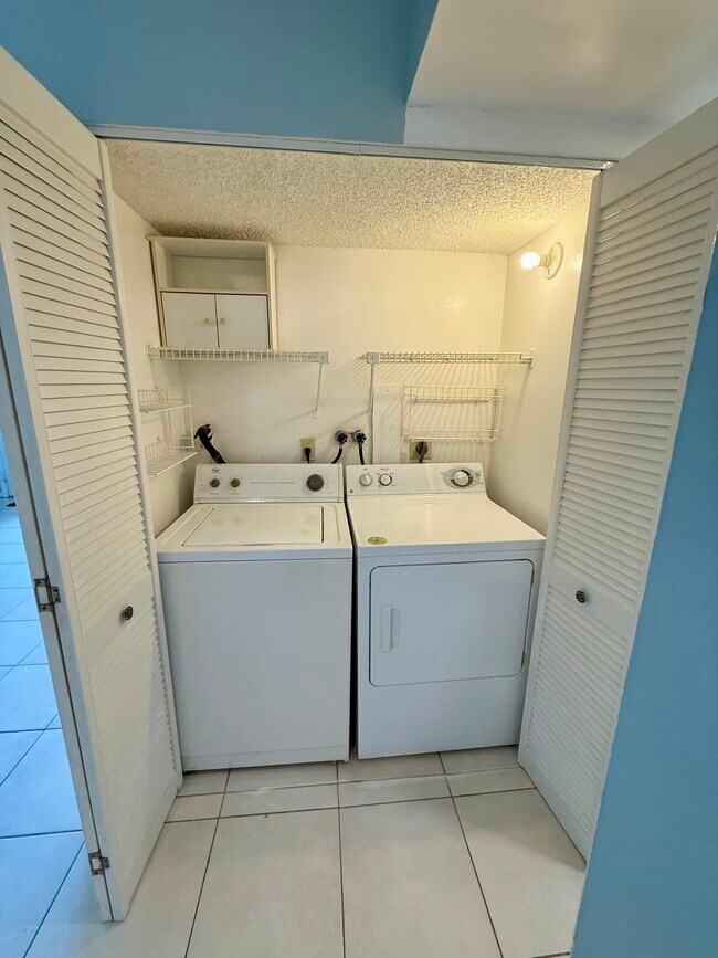 Building Photo - 3253 NW 104th Ave