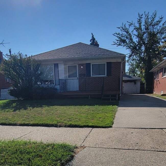 Building Photo - 18258 Curtain Ave