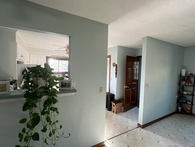 Building Photo - 1302 Summer Hill Dr