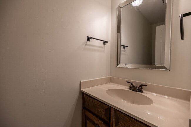 Building Photo - Two bedroom two and a half bath across from Mobile Bay!