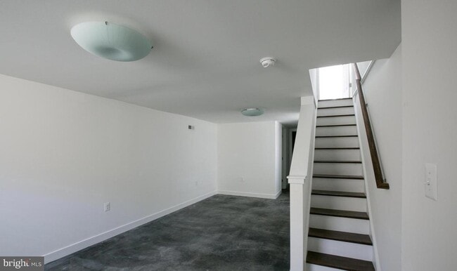 Building Photo - 901 N Montford Ave