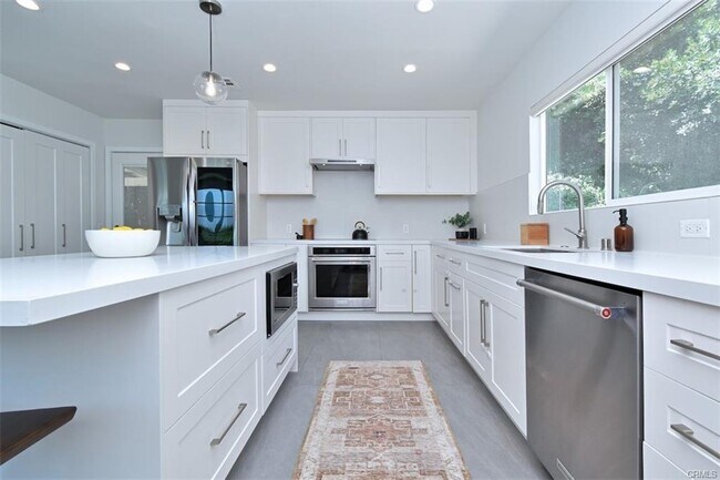Building Photo - 3753 Berry Dr