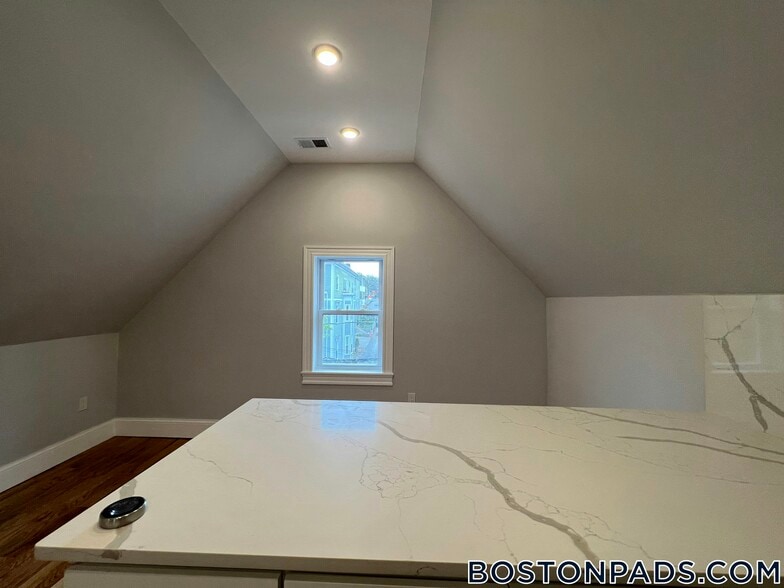 Building Photo - 158 Morrison Ave