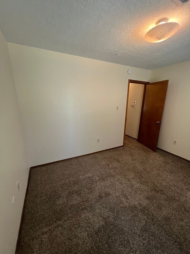 Building Photo - Taylor Ranch 3 Bedrooms 2 Bath 2/CG 1164/sf