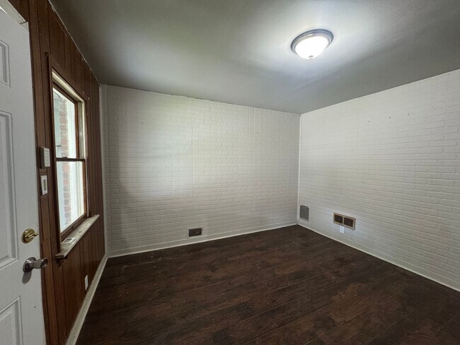 Building Photo - 1007 Wool St