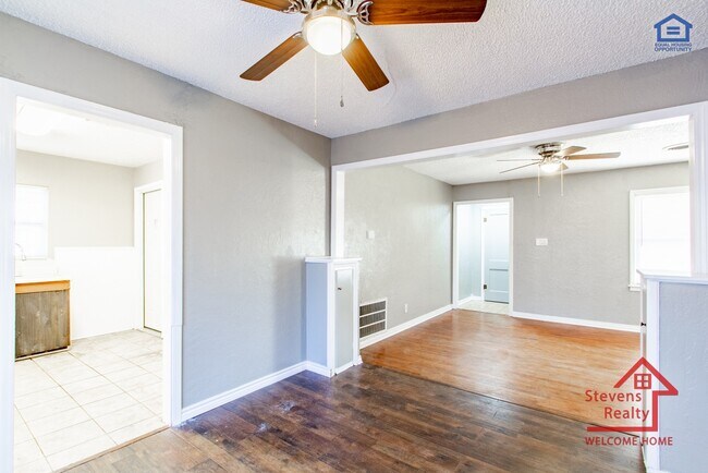 Building Photo - 2524 Prentice NW