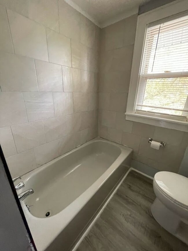 Building Photo - Two bedroom one bathroom home for rent