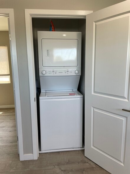 Building Photo - 847 Carolina St