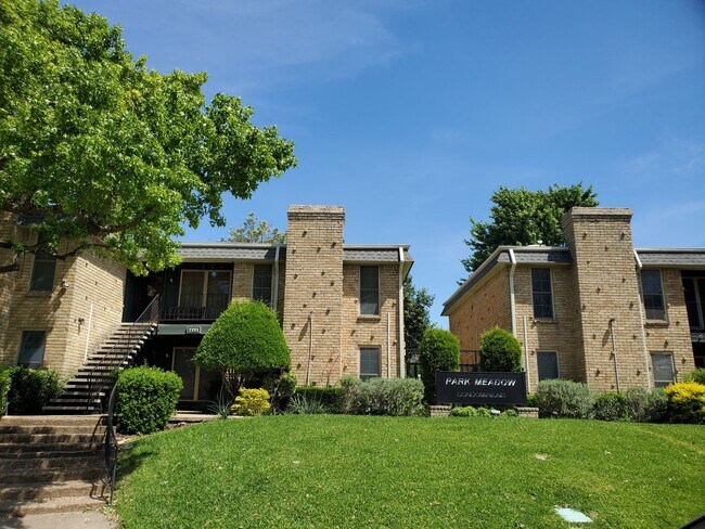 Newly Remodeled *ALL BILLS PAID* - 7723 Meadow Park Dr Dallas TX 75230
