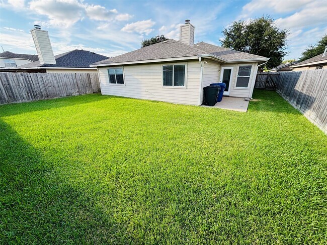 Building Photo - 17227 Lilac Vale Ct