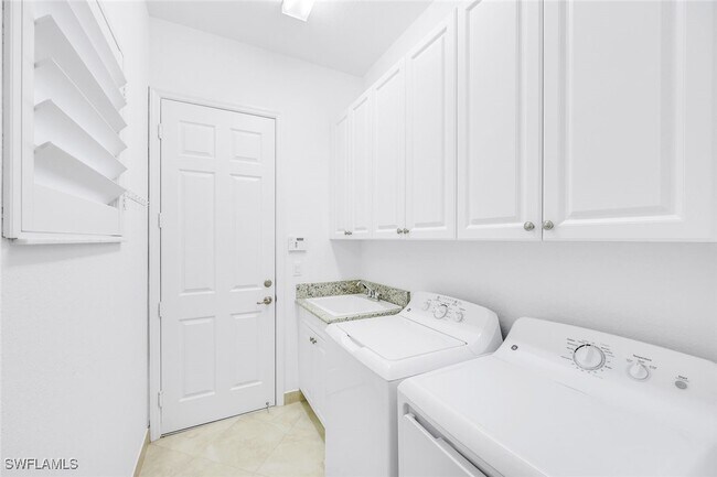 Building Photo - 13670 Mandarin Cir