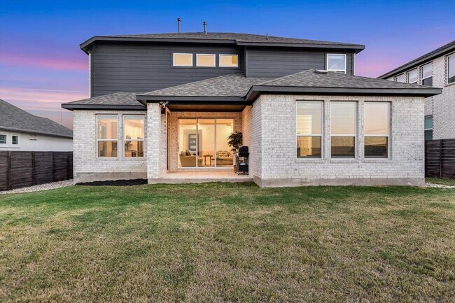 Building Photo - 737 Leeward Pass