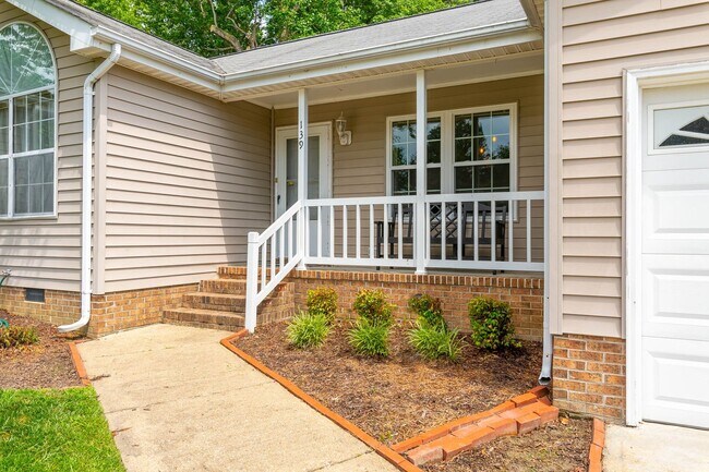Building Photo - Beautiful Newport News Home