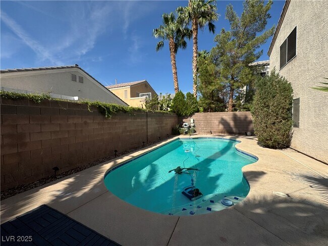 Building Photo - 2425 Island Paradise Ave