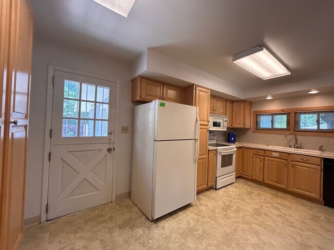 Building Photo - $0 DEPOSIT OPTION. 2 BEDROOM 1 BATH, XERISCAPED YARD CLOSE TO BELMAR, O'KANE PARK AND ST ANTHONY'S!