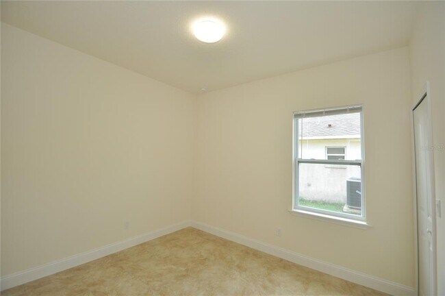 Building Photo - 17 Rainbow Ln