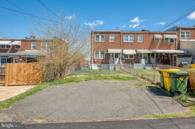 Building Photo - 317 Arden Rd W